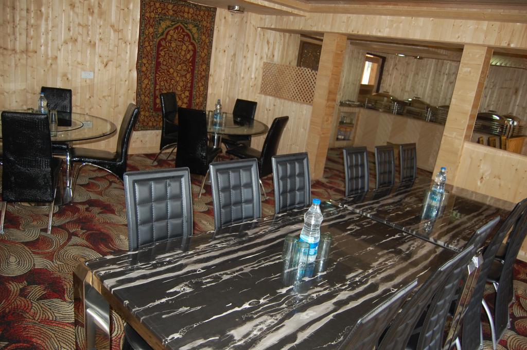 Hotel Zahgeer Continental Гульмарг Номер фото