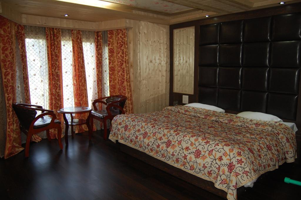 Hotel Zahgeer Continental Гульмарг Номер фото